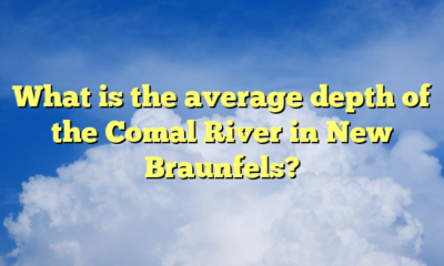 What is the average depth of the Comal River in New Braunfels?